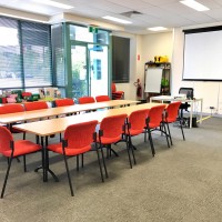 Fluid Meeting Room